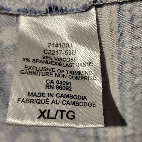 Blue and White Floral Women's Top - Picture 3 of 7